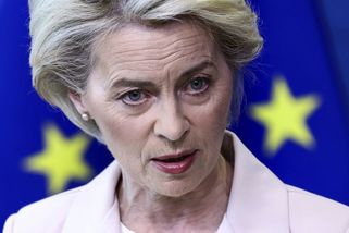 Konec ruské ropy a odstřihnutí největší banky. Brusel představil nové sankce - Novinky