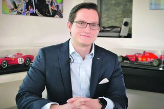 Ekonom: Bez zásahu vlády do dvou týdnů benzin za 50 Kč - Novinky