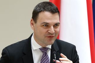 Dětinské chování Macinky ve Sněmovně. Úšklebky a výsměšná gesta za zády Havla i komedie s Babišem