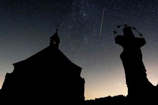 FOTO: Desítky meteorů za hodinu. Noční oblohu ovládly Perseidy - Novinky