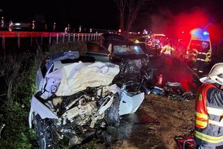 Na Olomoucku se srazila dvě osobní auta, nehoda si vyžádala osm zraněných - Novinky