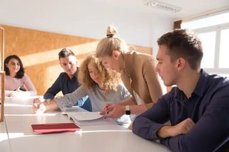 Požadavky mladých na plat jsou jako z jiného světa: Minimum 100 tisíc, aby se člověk rozumně uživil, tak 200 až 300 tisíc