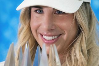 Sexy kapitánka Ester Ledecká: Z jejích fotek v plavkách fanoušci šílí! Kdo fotil single sportovkyni?