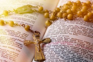Batole v Severní Koreji skončilo s celou rodinou v pracovním táboře, protože u nich našli Bibli - Novinky