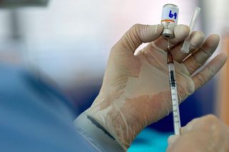 Pfizer žádá o povolení čtvrté dávky vakcíny, podle části expertů je to zbytečné - Seznam Zprávy
