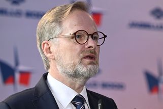 Ukrajině hrozí vyčerpání podpory i pozornosti Západu, varuje Fiala - Novinky