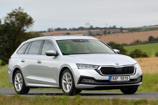 Ojetá Škoda Octavia s benzinem 1.5 TSI dokazuje, že diesel je dávno přežitý. Jenom kdyby řidiče tak neštvala - Garáž.cz
