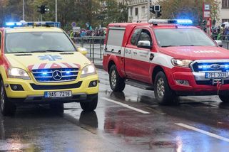 S houkačkou v zádech: Jak se vyhnout průšvihu, když se blíží sanitka, policie nebo hasiči - Garáž.cz