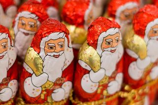 Vánoce v srpnu? Mikuláš překvapil návštěvníky supermarketu