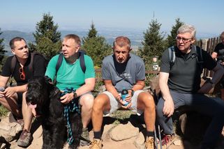 Babiš zdolal Lysou horu. Dal jsem to, slavil premiér na vrcholu - Novinky