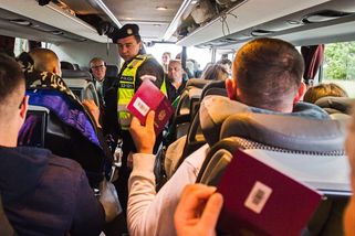 Tři přestupky za rok a cizinec musí z ČR. Uprchlíků se změna netýká - Novinky