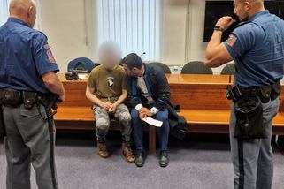 Vnuk babičku nejdřív zbil, pak ji chtěl vyhodit z okna. Muž z Uherského Hradiště jde do vězení - Novinky