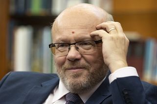 Válek dostal dotaz na třetí dávku pro mladistvé. Já su z Brna, Josefe, děkuji, odpověděl - Novinky