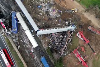 Explozi při srážce vlaků v Řecku zachytila kamera, mrtvých je už 46 - Novinky