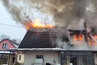 V Krnově hořela střecha rodinného domu s fotovoltaikou. Škoda přes dva miliony - Novinky