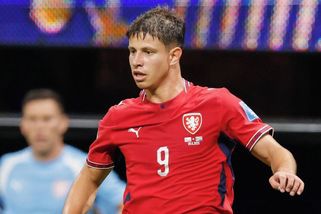 Velký den českého reprezentanta. Hložek se oženil na známém zámku - Sport.cz