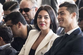Takhle vypadal svatební den Ronalda a Georginy: Obřad v obýváku a rozcvička s diamanty