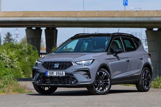 Seat Arona po modernizaci prokoukl. S nejzajímavějším motorem jezdí hezky a za málo - Garáž.cz