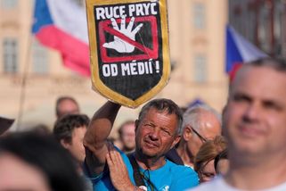 Milion chvilek svolal do krajských měst demonstrace na podporu veřejnoprávních médií - Novinky