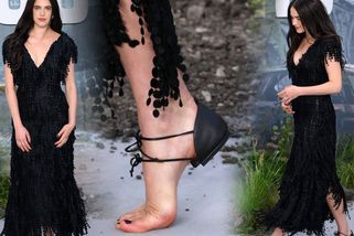 To budou ale černé smraďošky! Hvězda Substance přišla na premiéru obutá neobutá