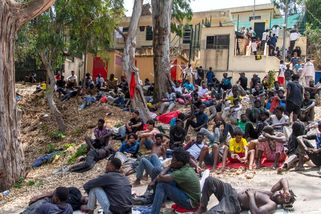 Migrační apokalypsa v Ceutě: Z ulic se staly toalety, z fontán koupelny, vypuklo i rabování