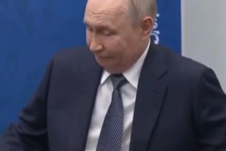 Zaskočený Putin. Prezident Tokajev ho nečekaně vyzval k zmražení války na Ukrajině - Echo24.cz