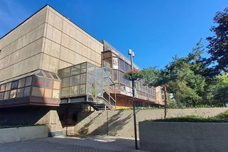 Osmdesát milionů za projekt skončilo v koši. Praha 10 chce prodat a zbourat bývalou radnici i kulturák Eden - Novinky