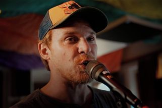 Vojtěch Dyk tančí v nakažlivě pozitivním songu s celým svým světem - Novinky
