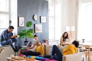 Studenti si připlatí za malé byty i pokoje. Na koleje se tvoří dlouhé fronty - Novinky
