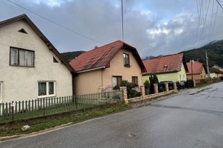Lidé z měst se vrhli na levné pozemky na vesnicích. Starousedlíci z toho ale radost nemají