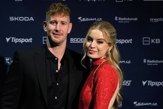 Zamilovaný kapitán nároďáku: Herečka Pecháčková ukázala romantické snímky s Červenkou ze Švýcarska - Super.cz
