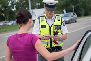 Přehled změn, které letos čekají řidiče: Násobně vyšší pokuty, přísnější body, 150 km/h na dálnici nebo řidičák na zkoušku - Garáž.cz
