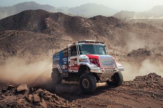 DAKAR ONLINE: Náročná etapa Čechům svědčí. Macík vede, Prokop je rychlejší než velké hvězdy - Sport.cz