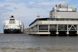 Dovoz LNG do Evropy se letos přiblíží rekordu - Novinky