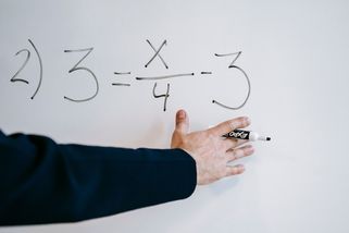 Rychlý matematický kvíz: 10 jednoduchých příkladů prověří vaše počítání zpaměti, plný počet dá málokdo. Pro většinu bude úspěch i 6 bodů