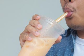 Trest za olíznutí brčka. Singapur uložil mladému Francouzi tučnou pokutu