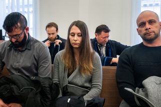 Podmínky pro policisty, kteří napadli dívky před pražským barem, platí. Soud zamítl jejich odvolání