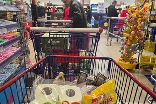 „Vrazila do mě vozíkem a já se otočila. Na to, co mi řekla, jsem zůstala hledět s otevřenou pusou,“ říká zákaznice