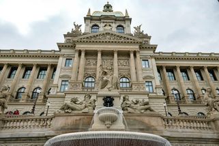 Ústavní soud se nezastal ženy, která spustila poplach v Národním muzeu. Musí zaplatit přes 1,7 milionu