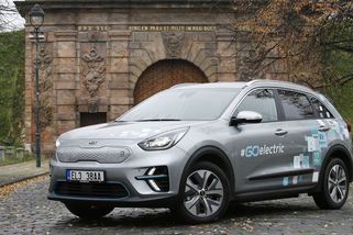Jak obstojí baterie po nájezdu 100 000 km? Švédská studie ukázala rozdíly mezi elektromobily