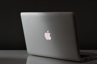 Mac se po 49 dnech bez vypnutí chová jako prehistorické Windows 95