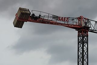 Stavebnímu jeřábu v Brně prasklo rameno, policisté evakuovali okolí - Novinky