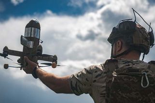 Jak (a proč) z Googlu zmizely články o čínských dronech pro válčící Ukrajinu