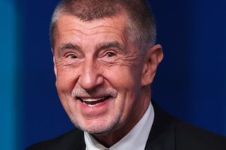 Prší, děkujeme Jezulátku! raduje se Babiš ve videu. Vláda chystá speciální zákon