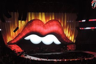 Příběh loga Rolling Stones. Autor za něj dostal padesát liber, dnes je klasikou moderního umění - Médium.cz