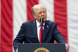 Trump podepsal nařízení, kterým označil hnutí Antifa za teroristickou organizaci - Seznam Zprávy