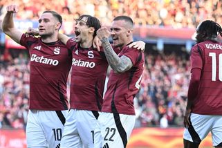 Pozdvižení na Spartě. Na stadionu se objevil kontroverzní transparent, klub reaguje - Sport.cz