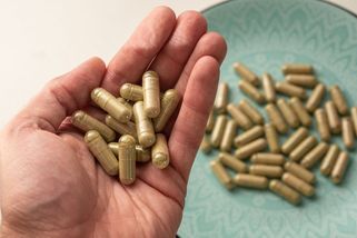 Kratom čeká omezení. Trh panikaří - Novinky