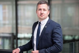 Kyberpodvodníci obětem vyhrožují i útoky na děti, líčí kriminalista Ondřej Kapr