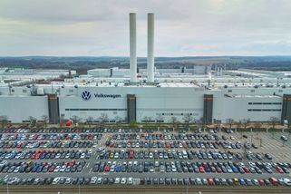 Šéf VW hájil před dělníky úsporný program. Továrny obletěl tryskáčem - Seznam Zprávy